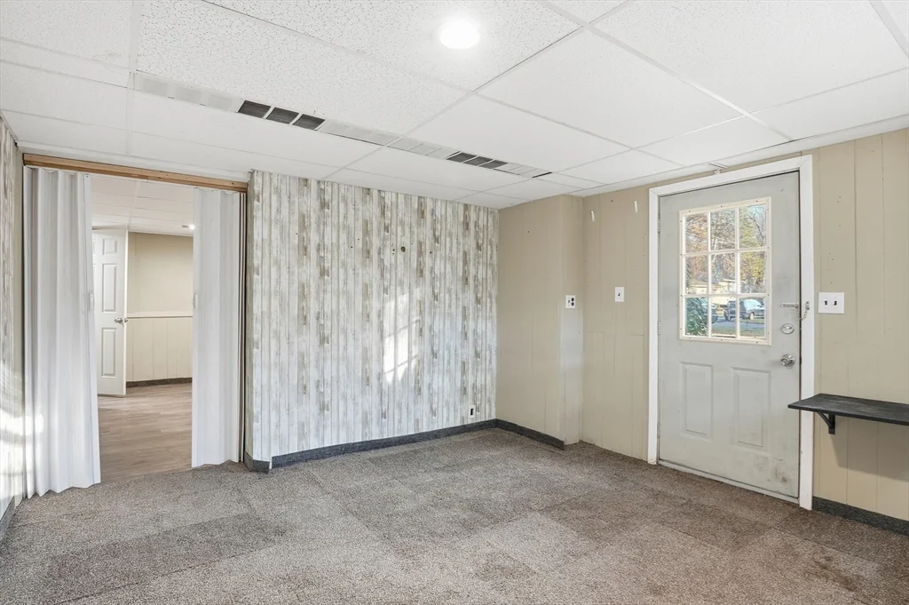 16 Liberty Dr, Shrewsbury