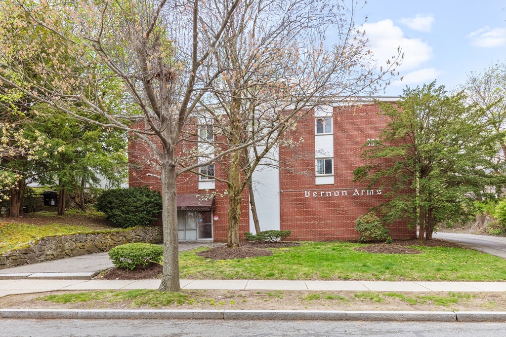 300 Tremont St, Newton