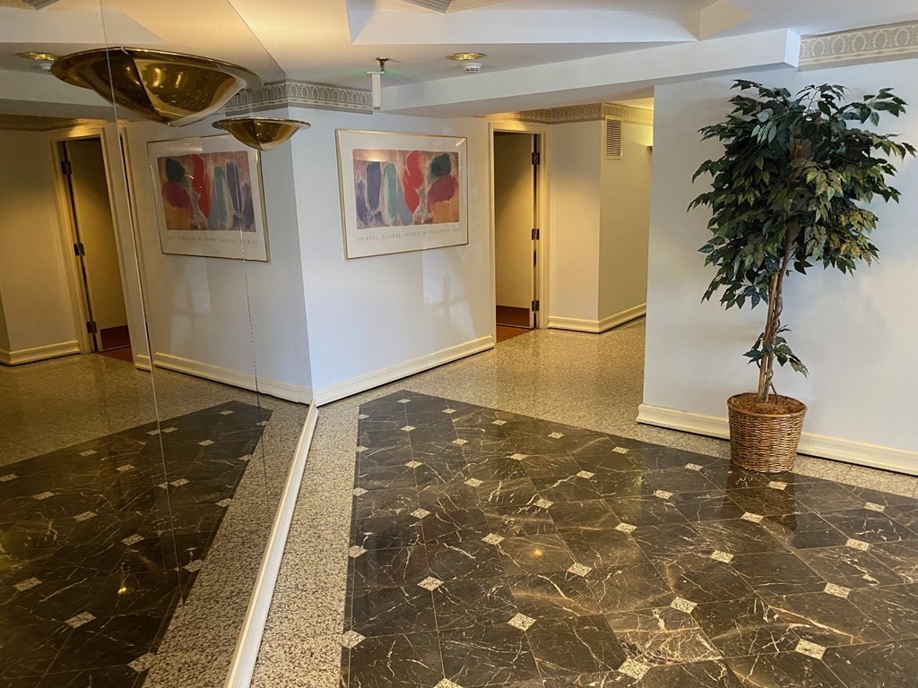 1933 Commonwealth Ave, Brighton