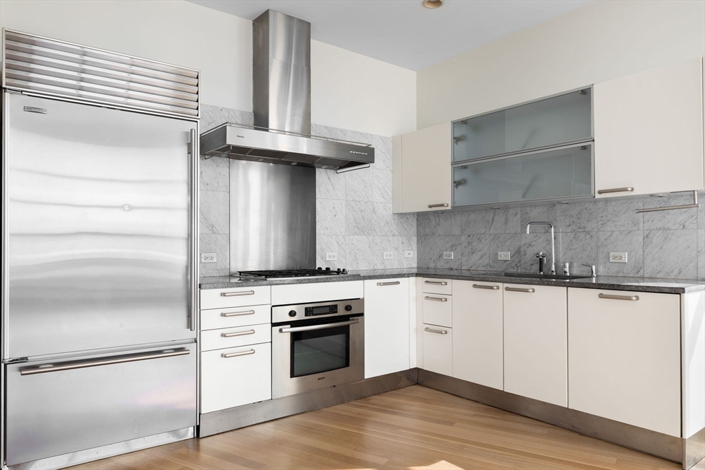 360 Newbury St, Back Bay