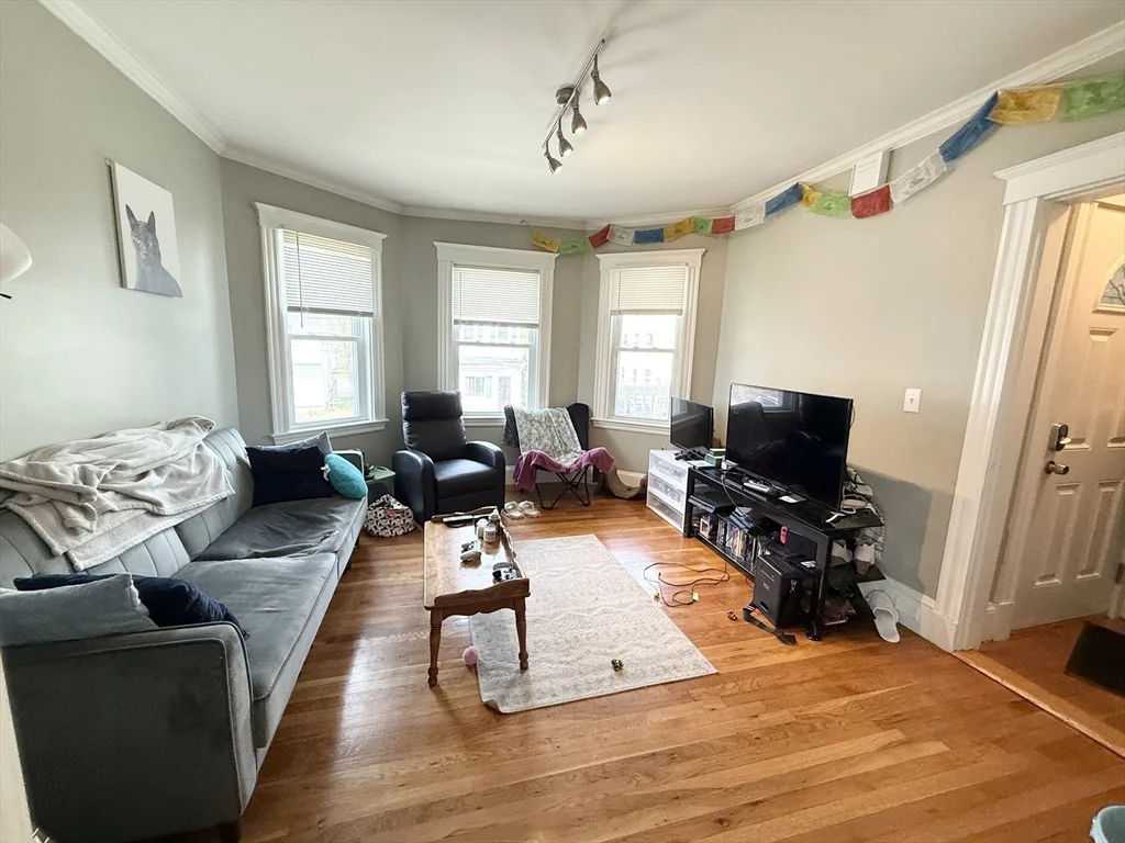 81 Florence St, Roslindale