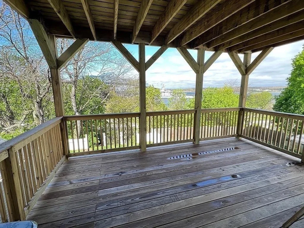 20 Meadow St, Fall River