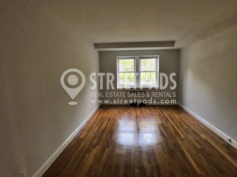 1157 Beacon St, Longwood