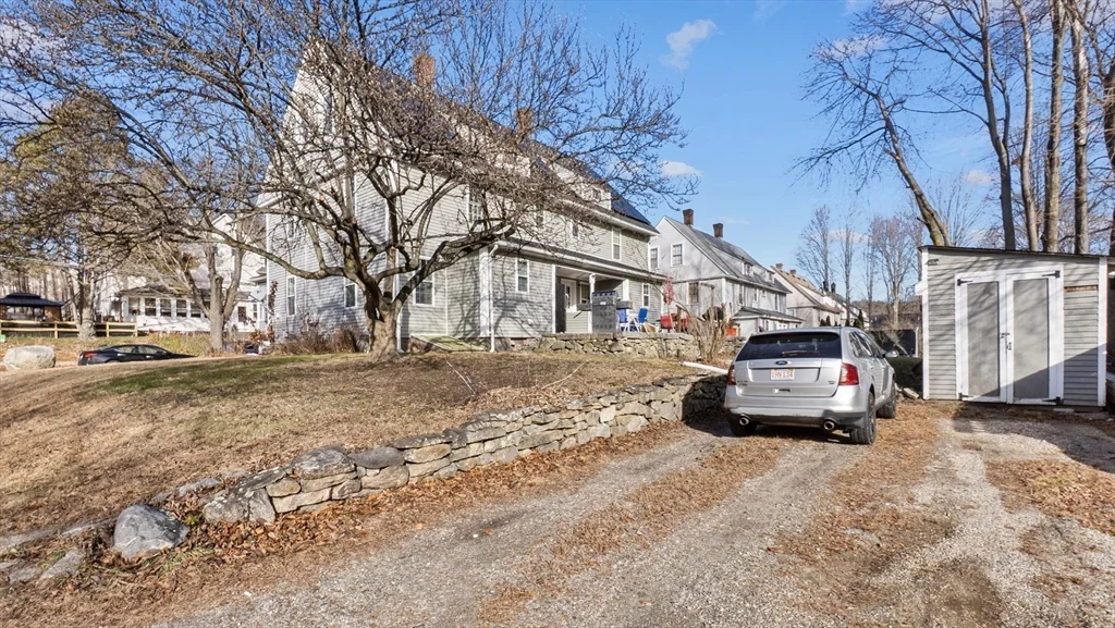 6 Crescent St, Whitinsville