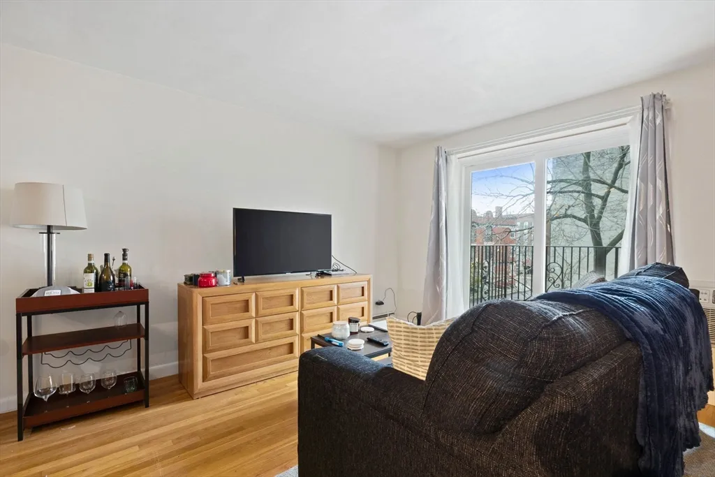 39 Englewood Ave, Brighton