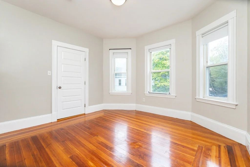 24 Aberdeen Rd, Framingham