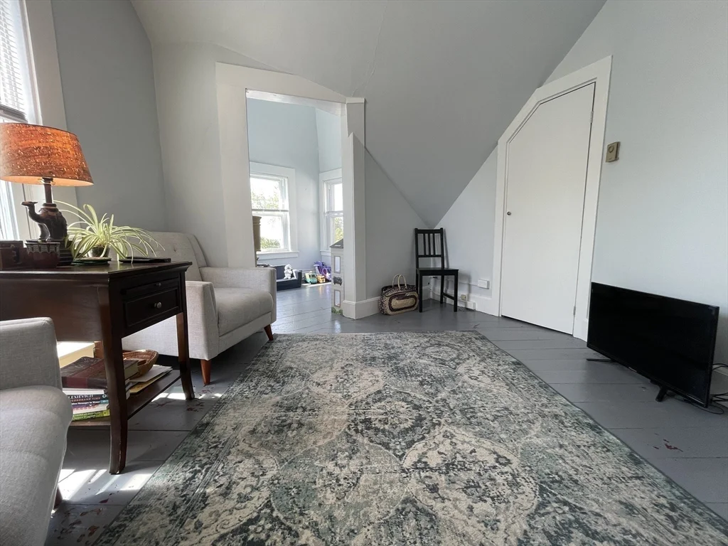 22 Cleveland Ave, Woburn