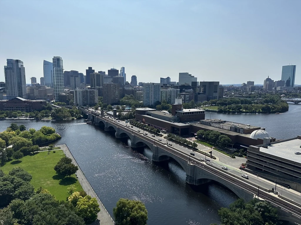 8 Museum Way, East Cambridge