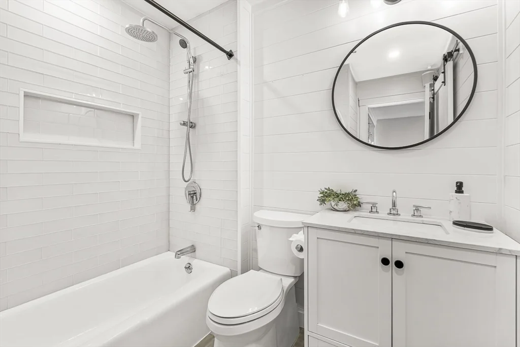 300 Commercial St, Waterfront