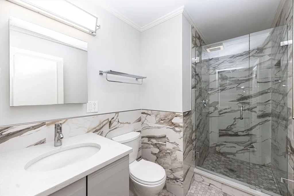 85 Regent St, Roxbury