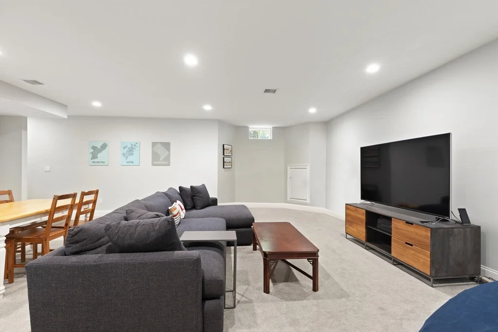 16 Zamora, Jamaica Plain