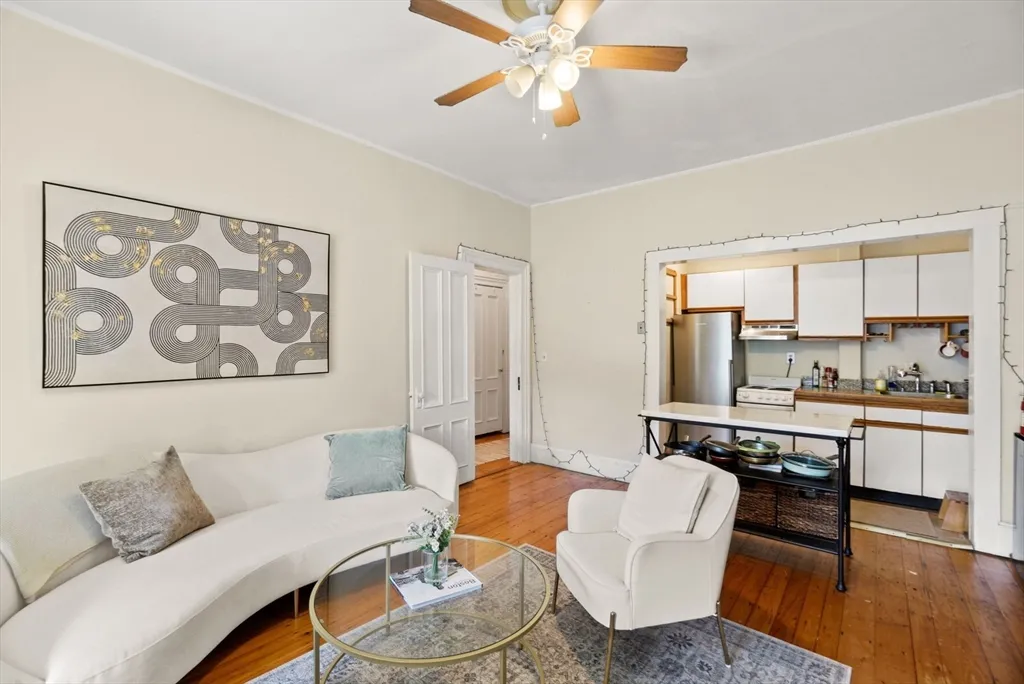 296 Marlborough St, Back Bay