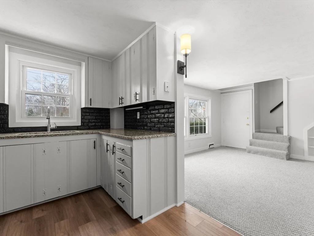 28 Crestview Dr, Westborough