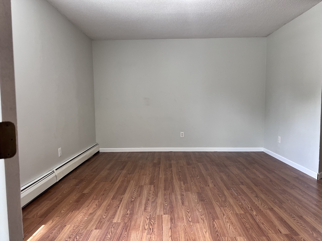 991 County St, Fall River