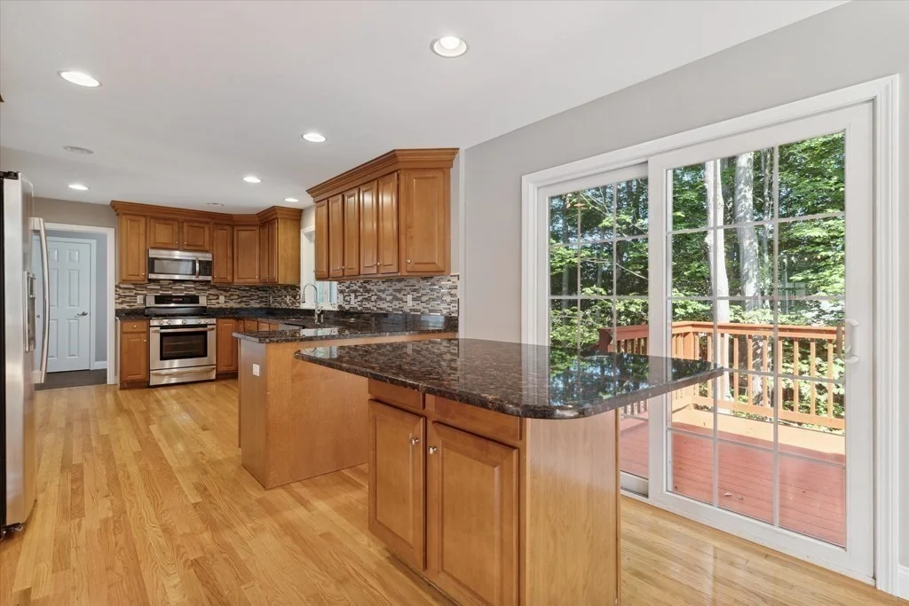 19 Benjamin Ln, Reading