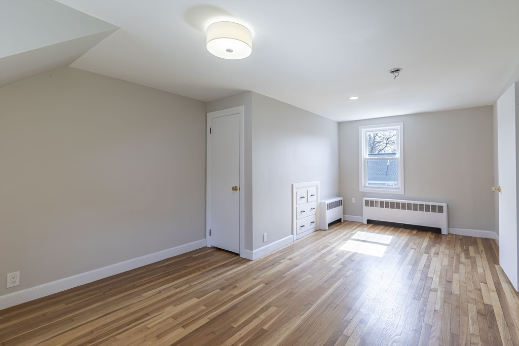 270 Cross St, Winchester