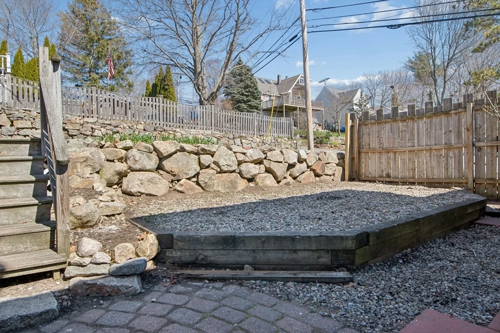 78 Grove St, Gloucester