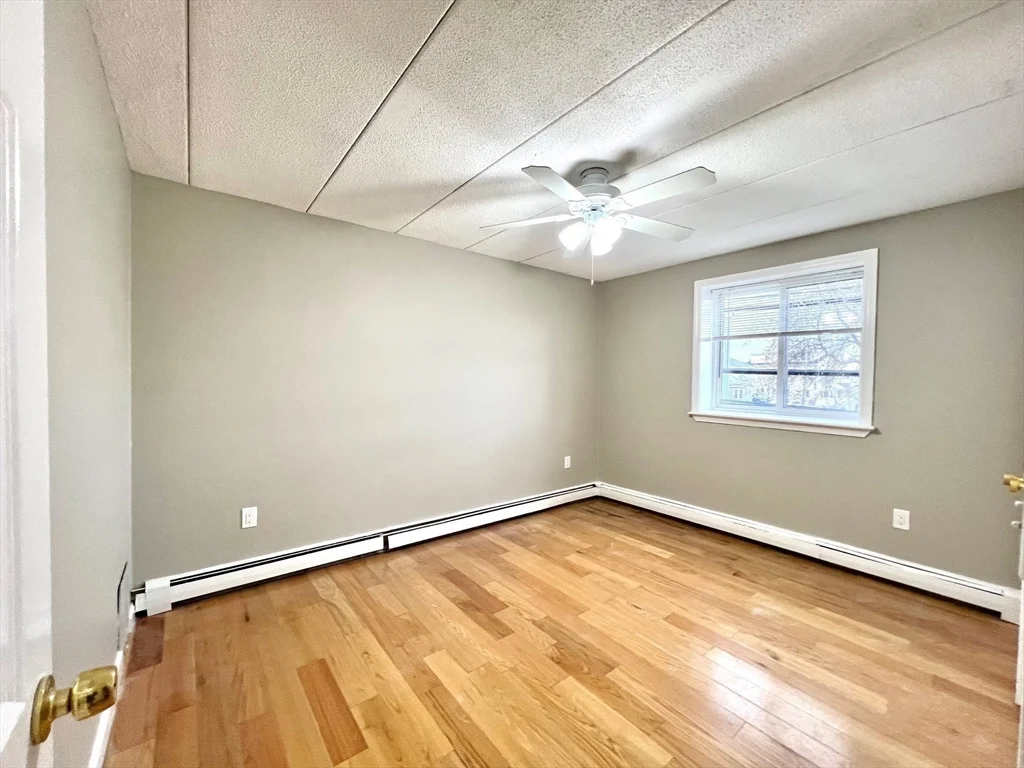 4 Hawes St, Revere