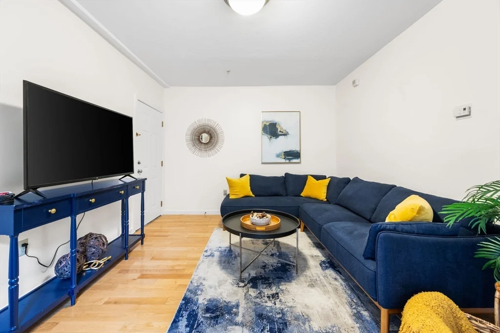 49 Cedar St, Roxbury