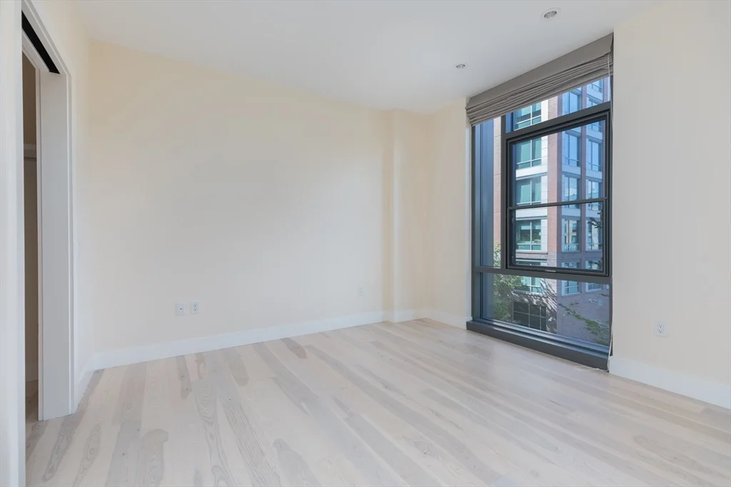 32 Traveler St, South End