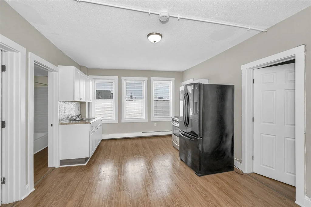 50 1/2 Common St, North Lawrence