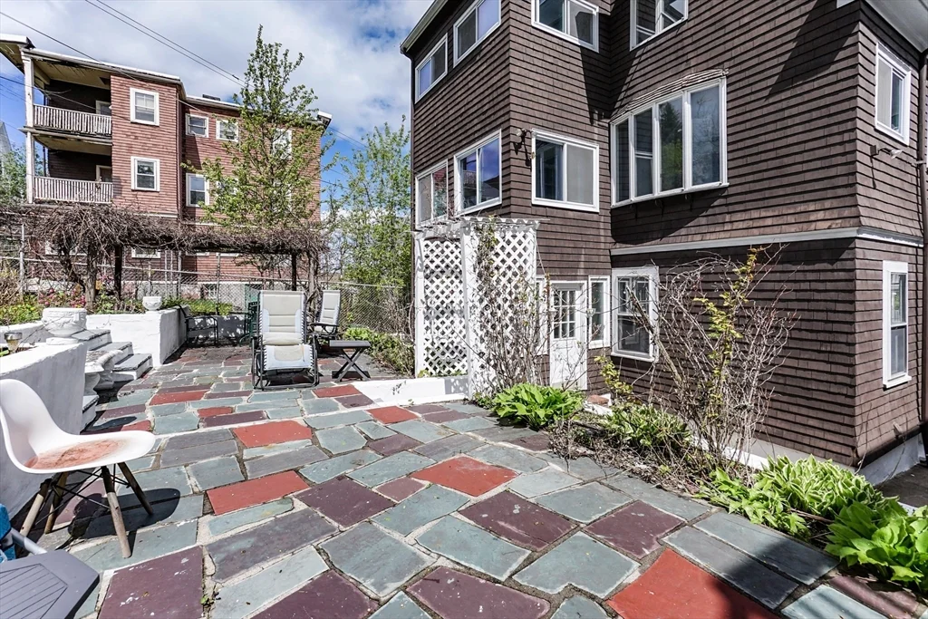 51 Main St, Winter Hill