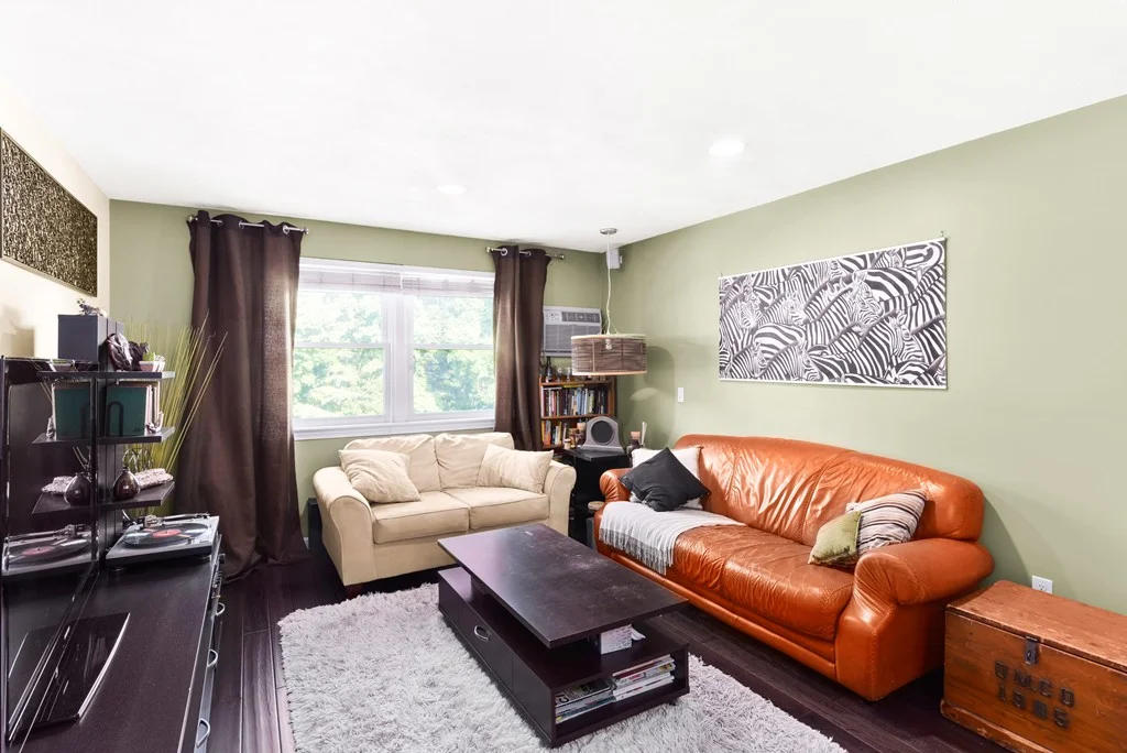 239 Main St, Reading