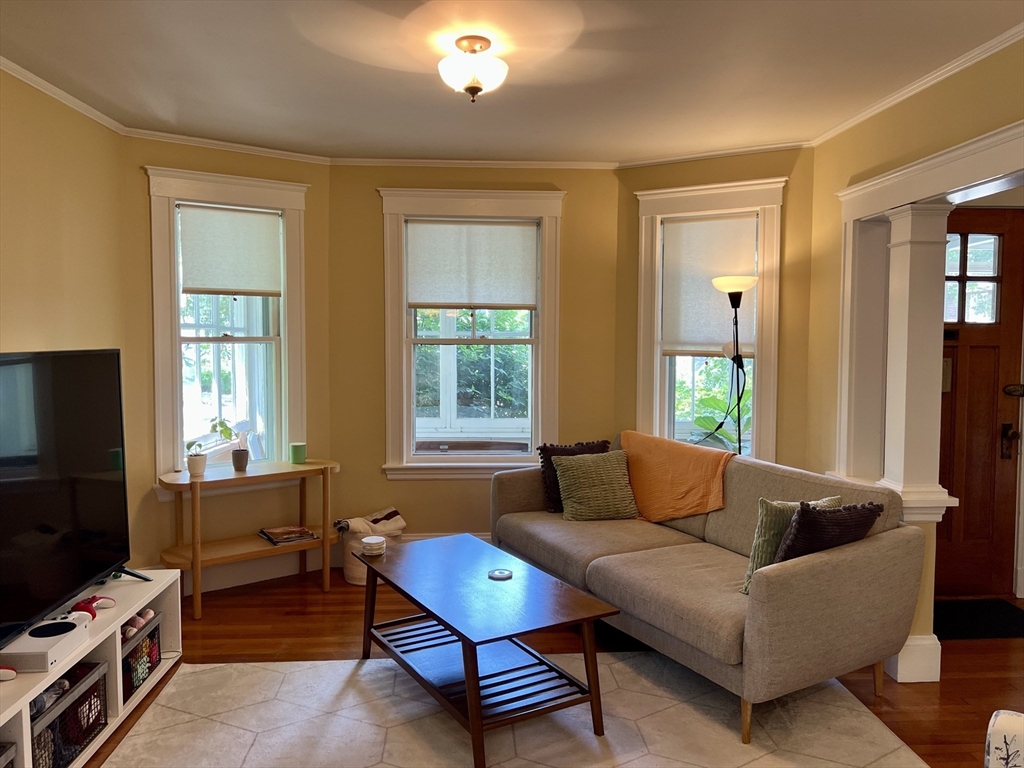 52 Mount Vernon St, Arlington Heights