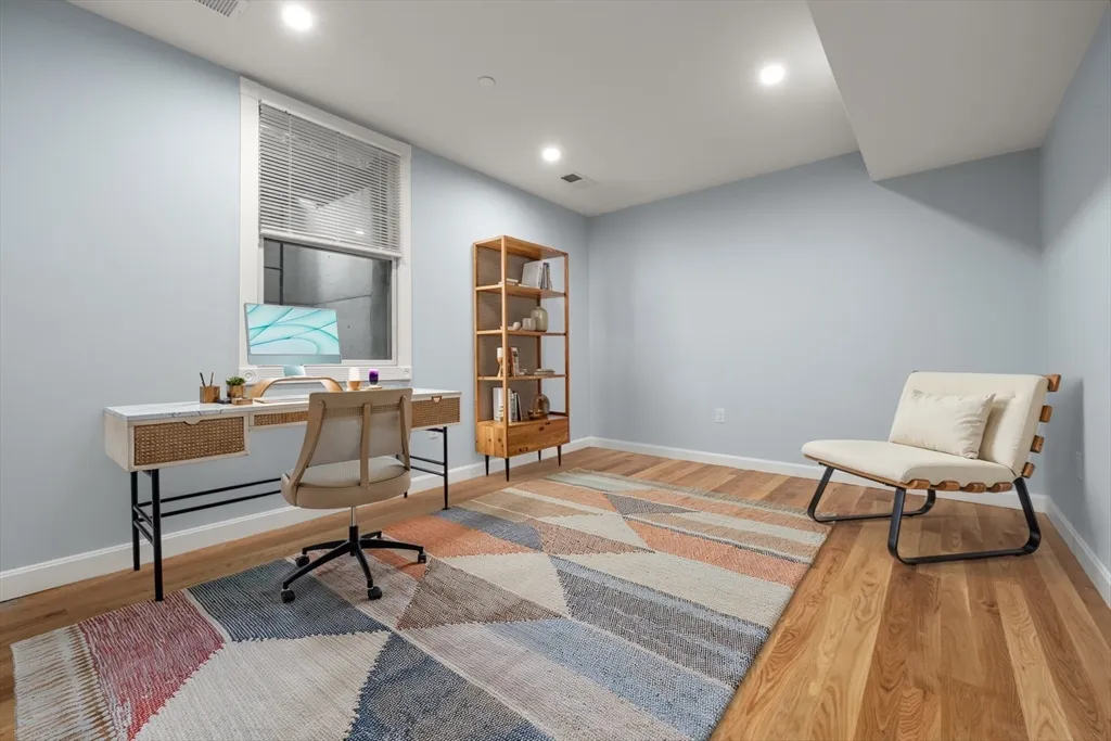 71 Old Harbor St, South Boston