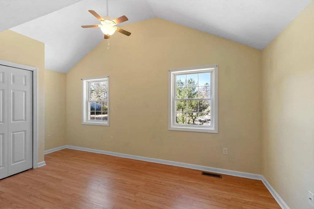 27 Pine St, Pepperell
