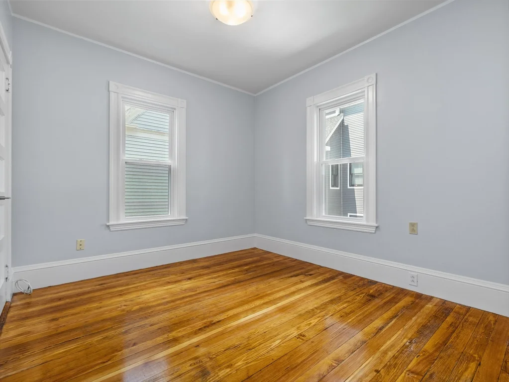 57 Hawthorne St, Davis Square