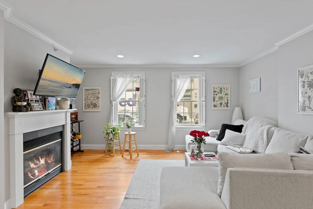 57 Bartlett St, Charlestown