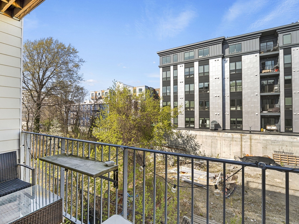 2 West 6th St, South Boston