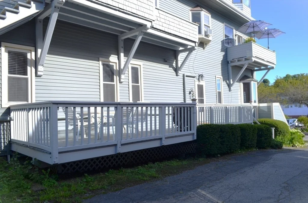 5 Pirate's Ln, East Gloucester