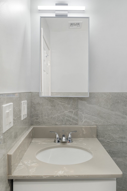 11 East Springfield, South End