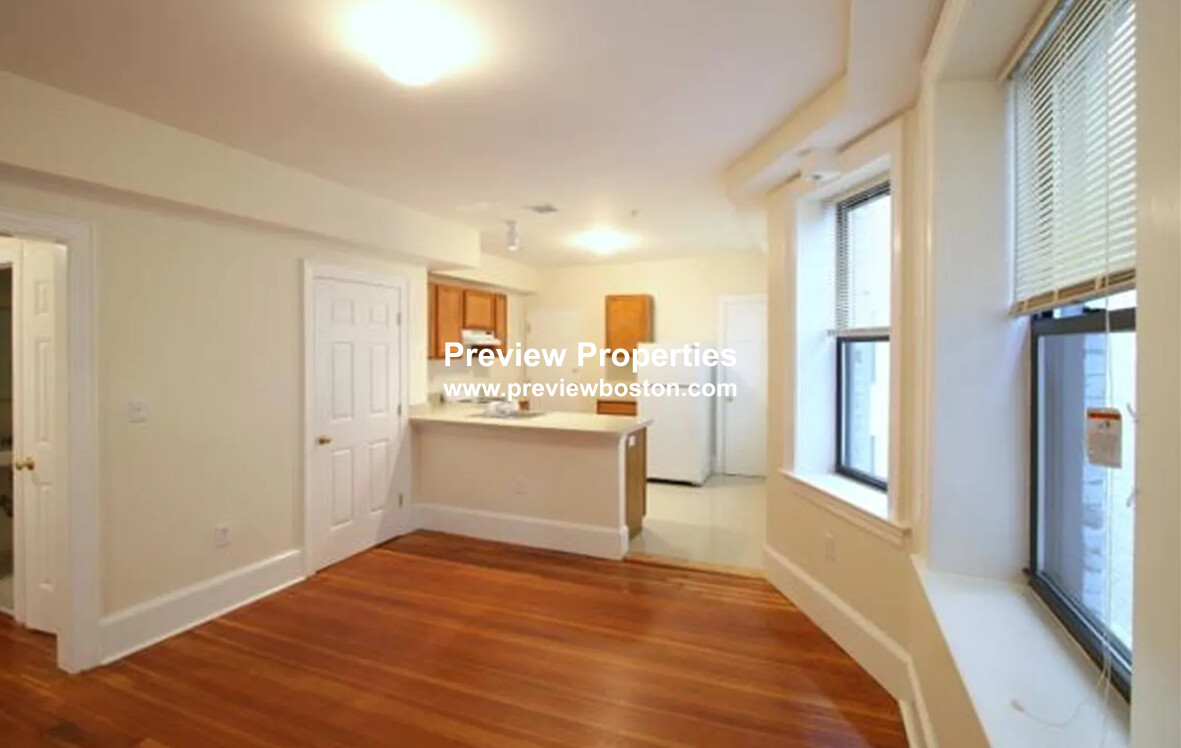 881 Massachusetts Ave, Mid Cambridge