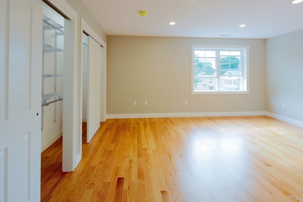 63 Bacon St, Waltham