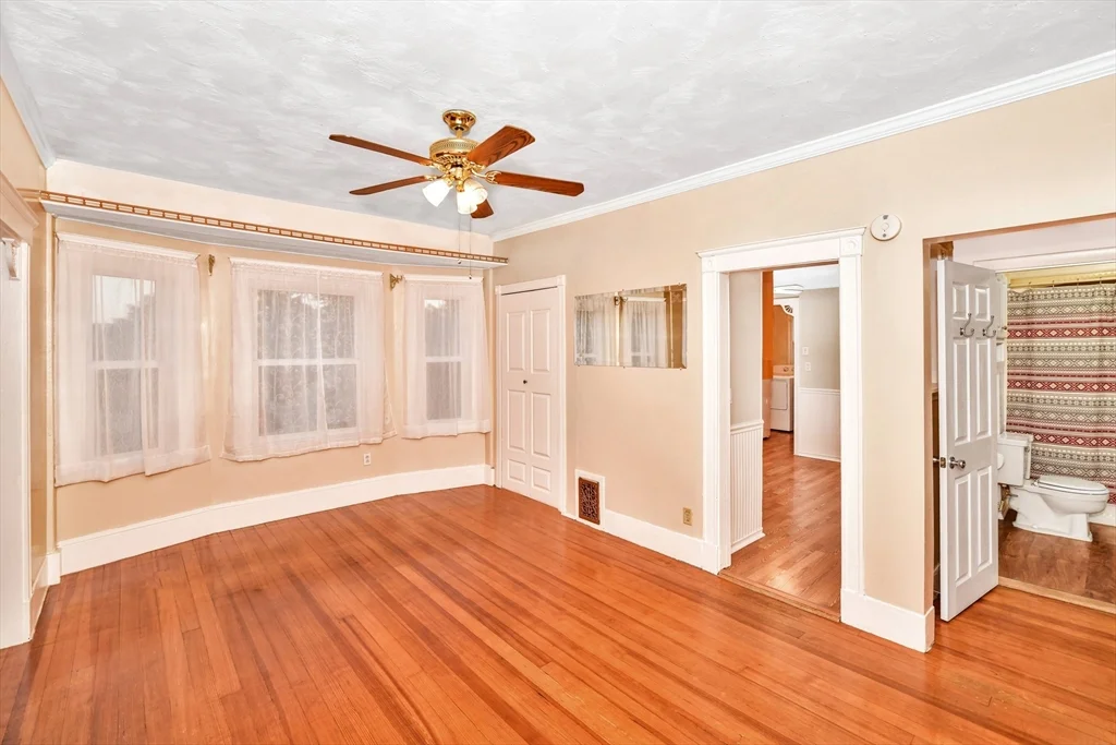 1877 Hyde Park Ave, Hyde Park