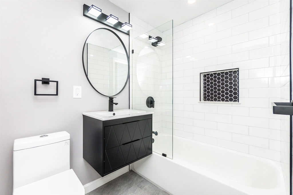 131 Pierce St, Forestdale