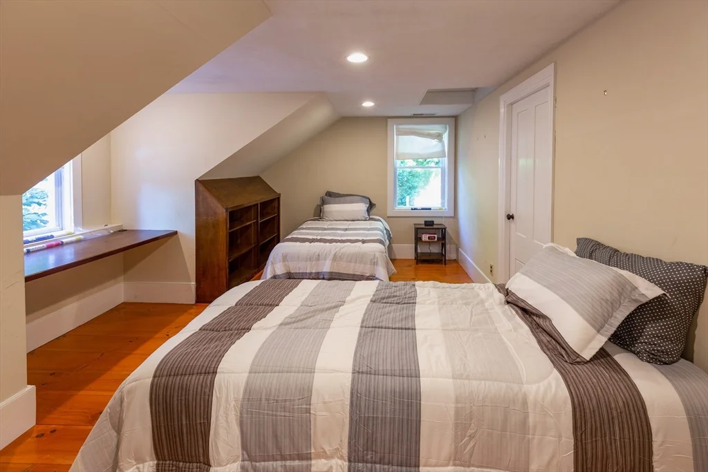 44 Russell St, Downtown