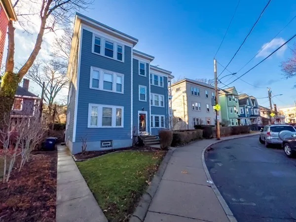 23 Goldsmith St, Jamaica Plain