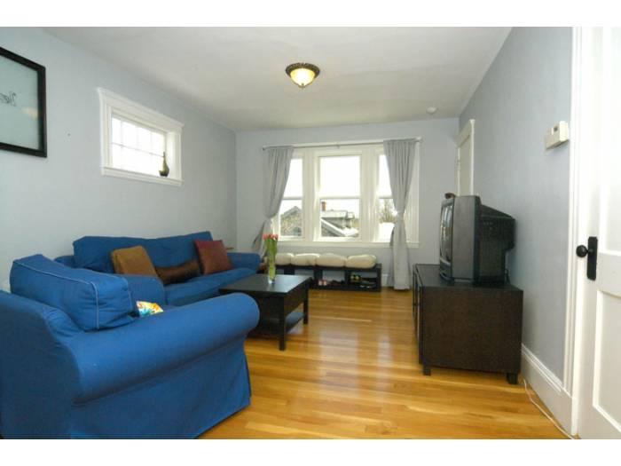 15 Adelaide St, Jamaica Plain