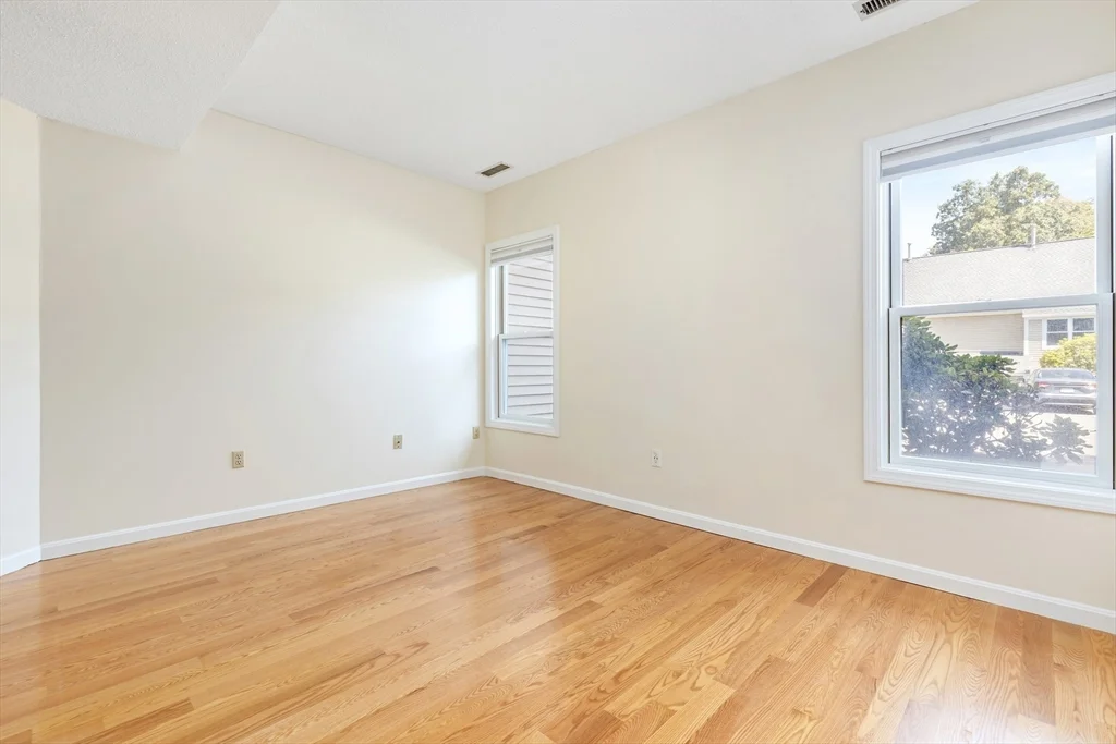 29 Hammond Pl, Woburn