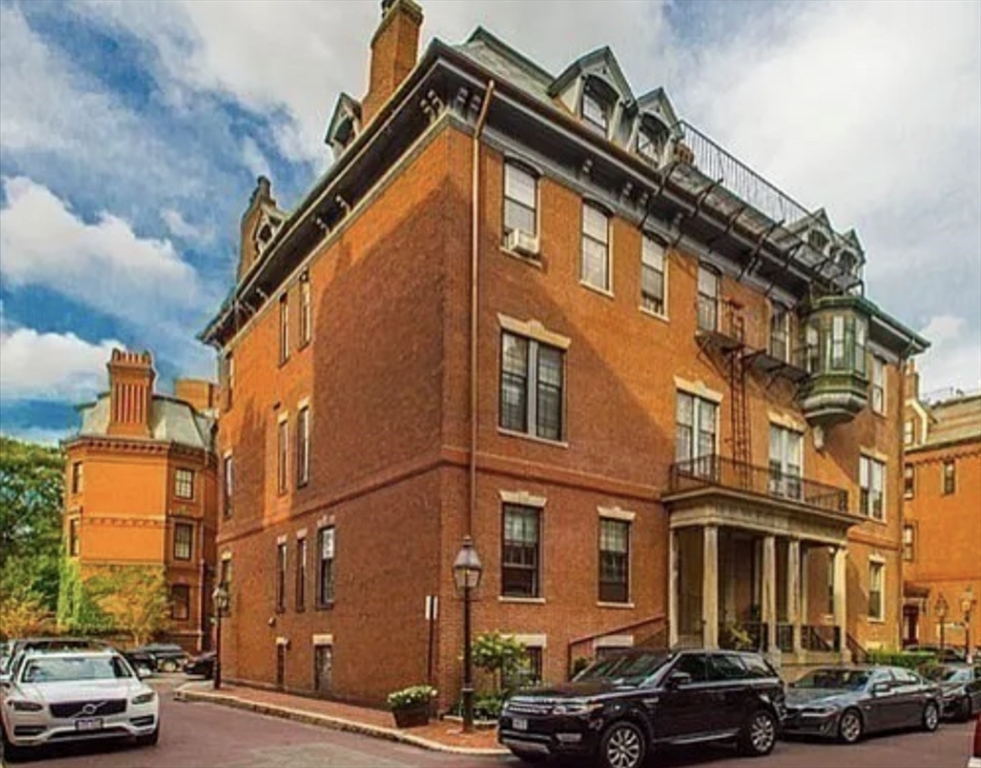 2 Otis Pl, Beacon Hill