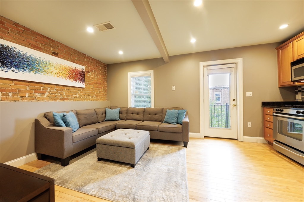 762 E 6, South Boston