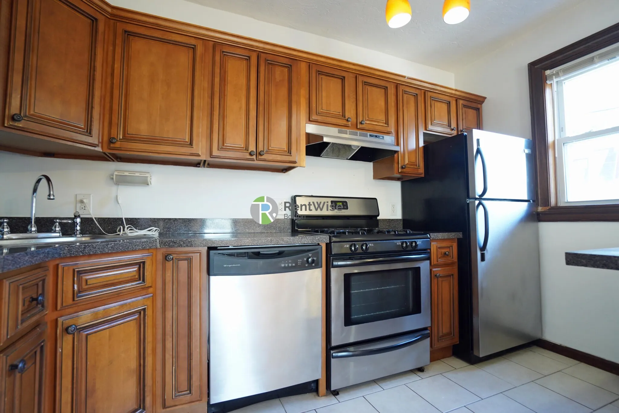 87 Sheridan St, Jamaica Plain