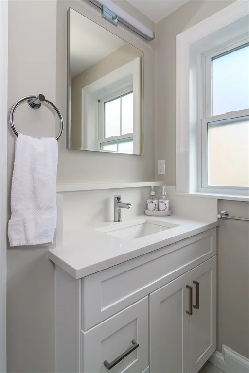 12R Maugus Ave, Wellesley Hills