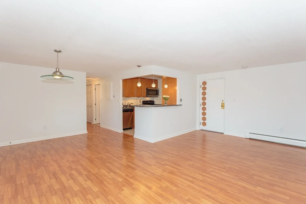 64 Main St, Stoneham