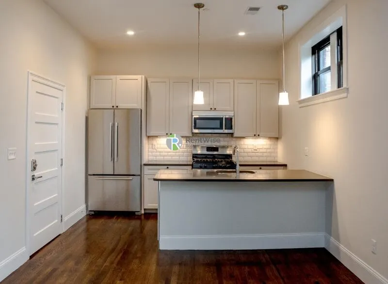 11 Newcomb St, Roxbury