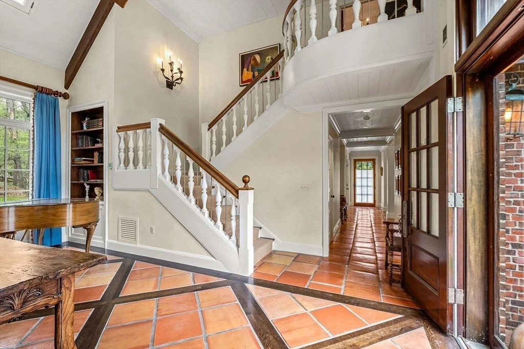 110 Juniper Rd, Belmont